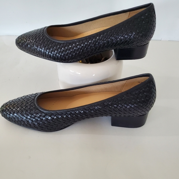 TROTTERS 10.5 Black Woven Leather JADE 1" Heel Slip On Shoes Comfort Office NWOB - Picture 3 of 15